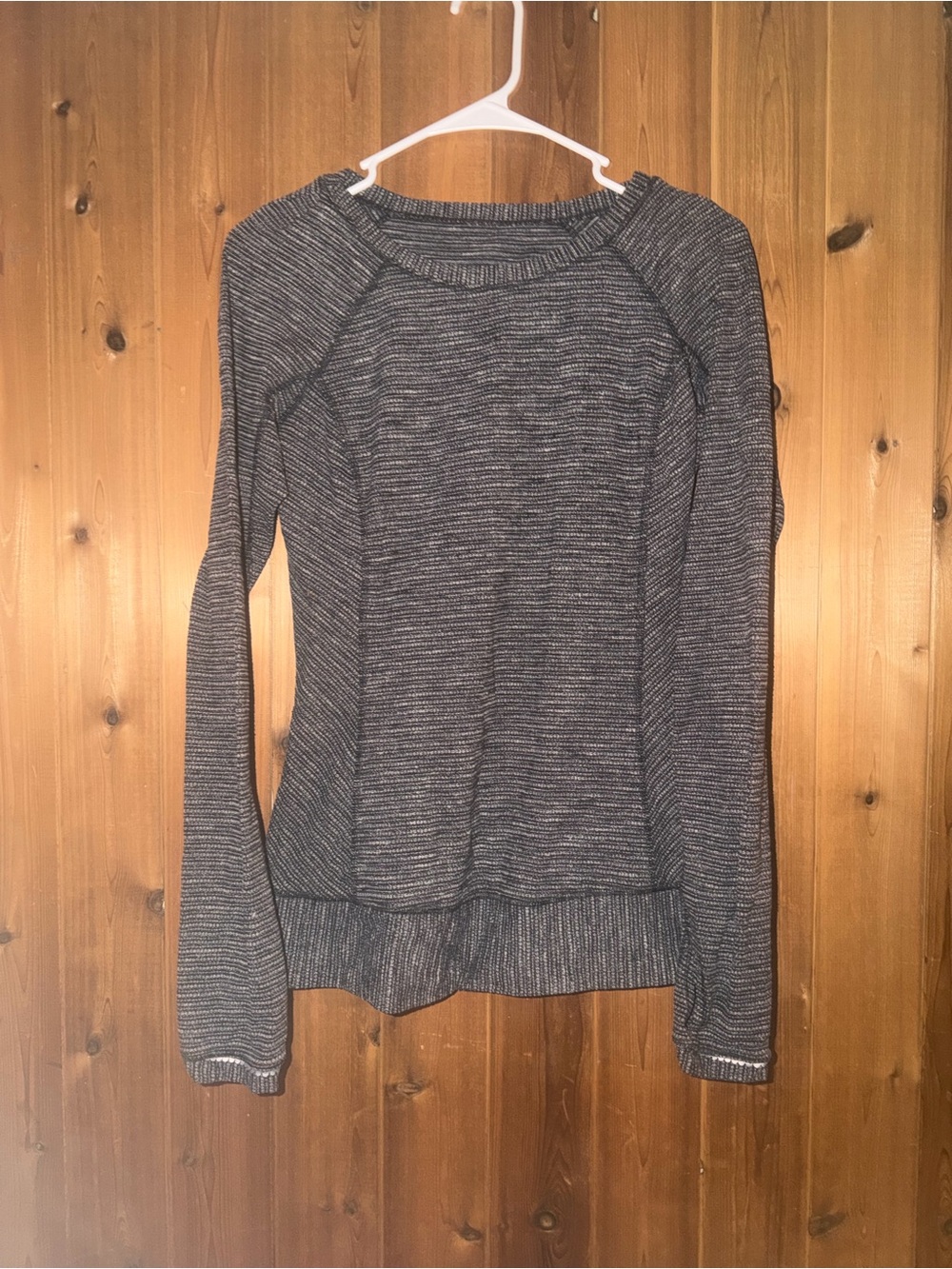lululemon athletica Women's Long Sleeve Heathered Gray Top